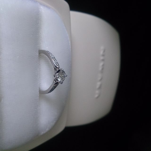 【俄(にわか)の口コミ】 30代なので流行にはあまり左右されないデザインを探していました。シンプ…