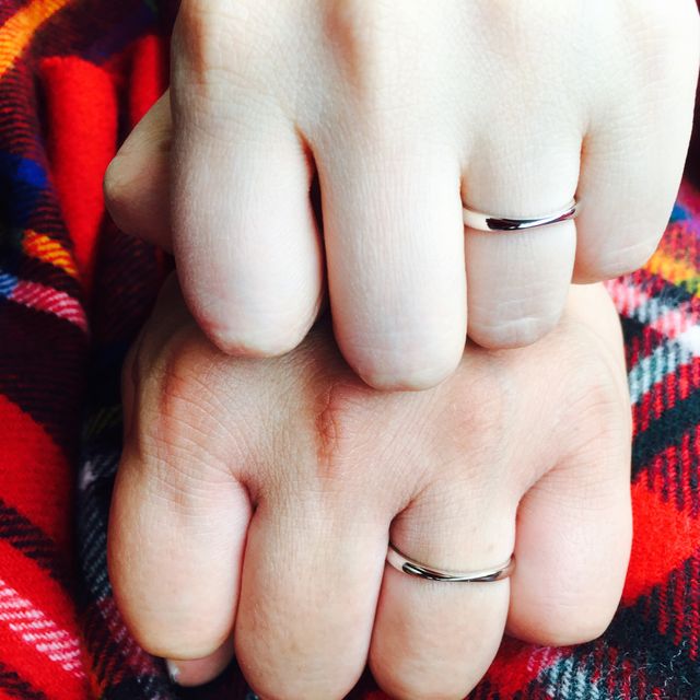 【銀座ダイヤモンドシライシの口コミ】 おそろいのデザインにすることだけは決めていましたが、形や種類は見て決…