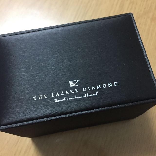 【ラザール ダイヤモンド(LAZARE DIAMOND)の口コミ】 自分達はシンプルなものが良かったので、少しカーブしているデザインの指…