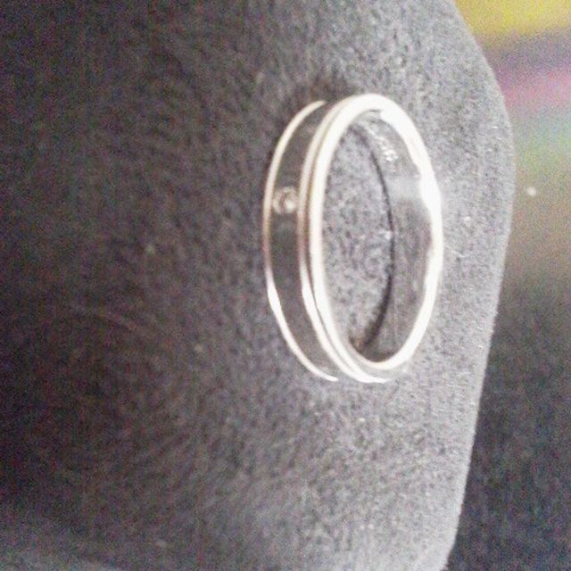 【ティファニー(Tiffany & Co.)の口コミ】 一粒のダイヤが入っているデザインが男性用では珍しく、また、サイドのラ…