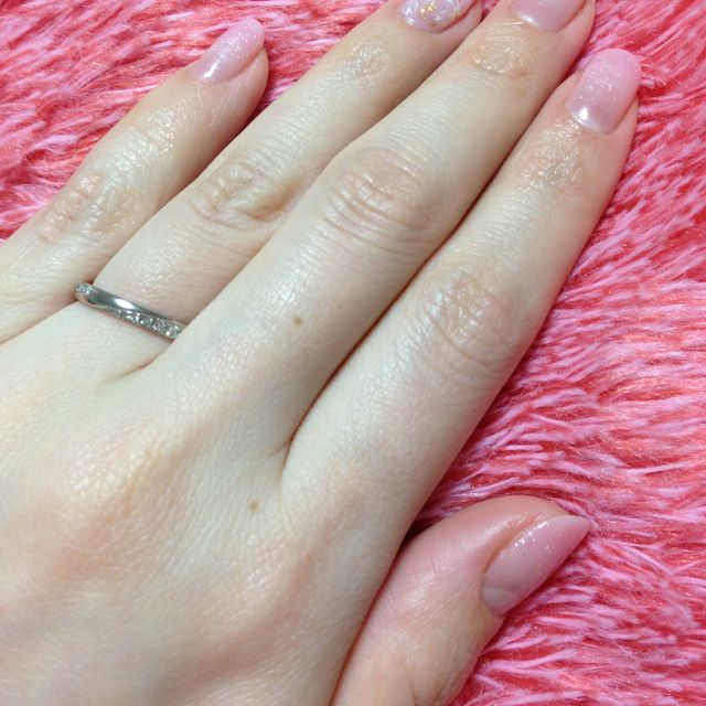 【エクセルコダイヤモンド(EXELCO DIAMOND)の口コミ】 指がゴツいのが悩みだったので、指を綺麗に見せてくれるウェーブ型かV字型…