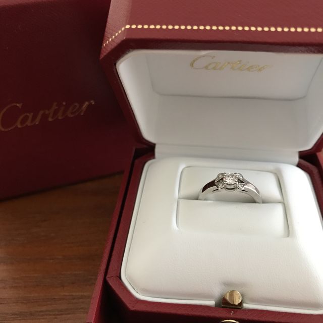 【カルティエ(Cartier)の口コミ】 私の中でエンゲージリングといえば、カルティエ。
いざ、エンゲージリング…