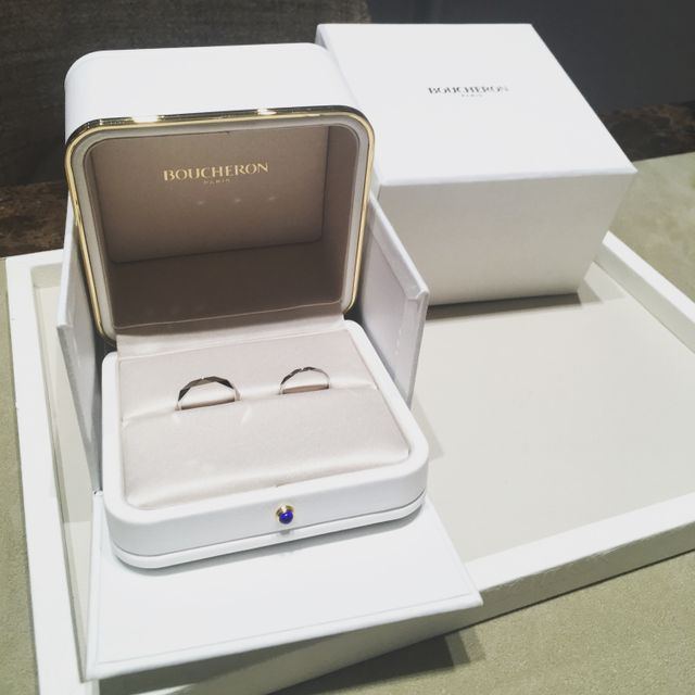 【ブシュロン(BOUCHERON)の口コミ】 プラチナでシンプルさもありながら角度がついていてキラキラして見えると…