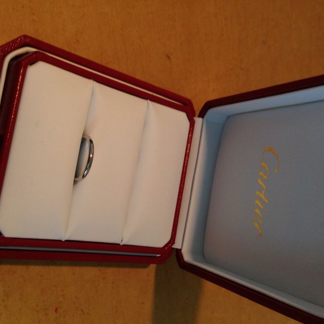 【カルティエ(Cartier)の口コミ】 シンプルな結婚指輪をお探しの方で、指が細い方にお勧めです。毎日身に着…