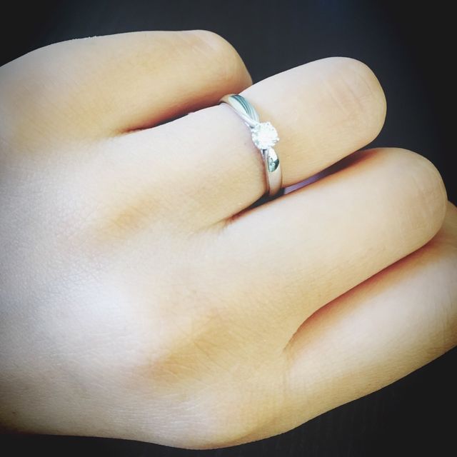 【ティファニー(Tiffany & Co.)の口コミ】 結婚したら指輪は、TIFFANY＆CO.と決めていました。見た目はとてもシンプ…
