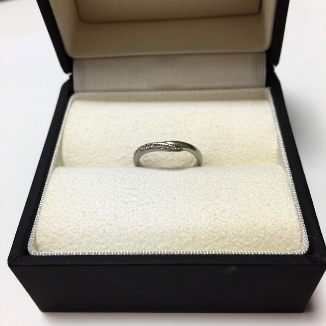 【Galopine & Galopin(ガロピーネガロパン)の口コミ】 シンプルだけどシンプル過ぎないデザインが決め手です。まっすくなライン…