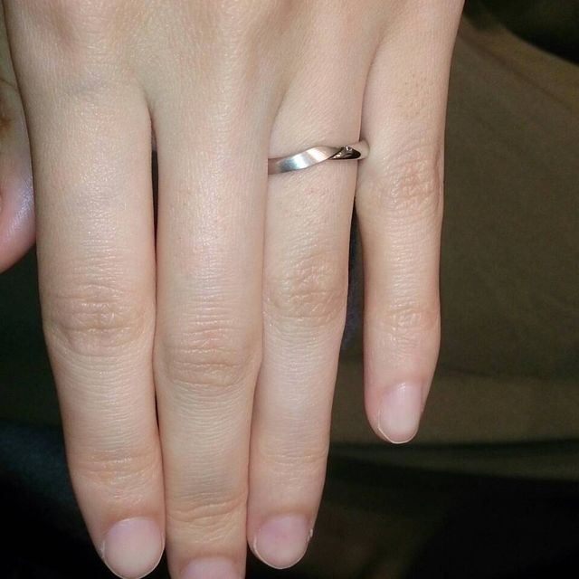 【&tique(アンティック)の口コミ】 このレリュイは、半分つや消しが施されており、その他にはない面白いデザ…