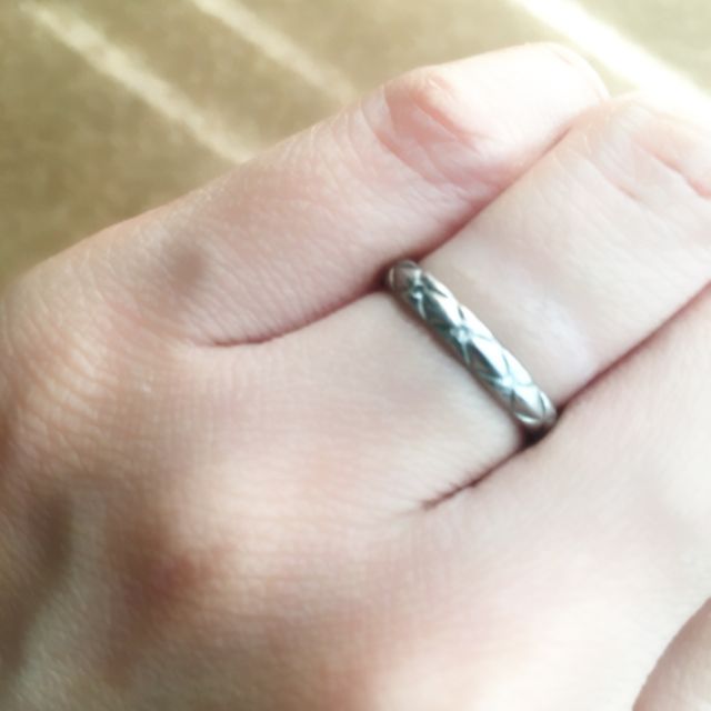【シャネル(CHANEL)の口コミ】 色々なブランドの結婚指輪を見て回りましたが、CHANELが一番指にしっくり…