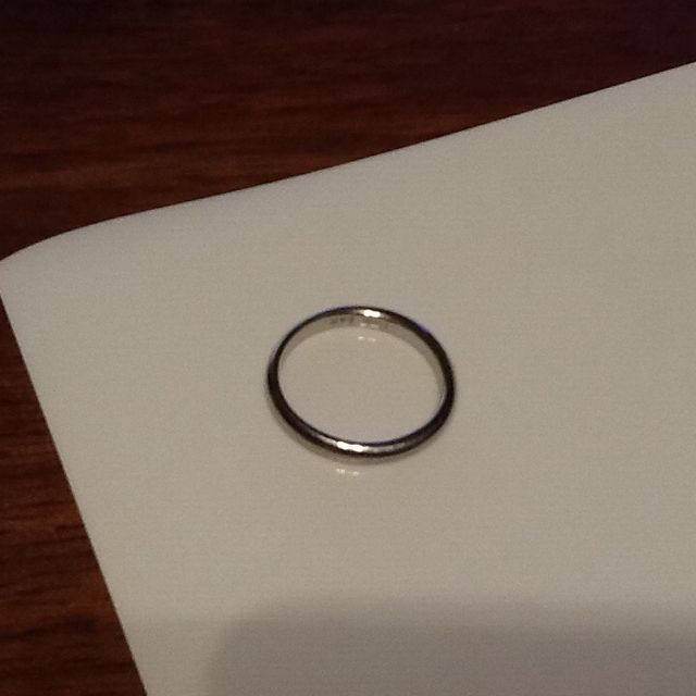 【Love Bond(ラブボンド)の口コミ】 夫婦同じデザインの指輪でカーブの部分など同じデザインですが、妻はカー…