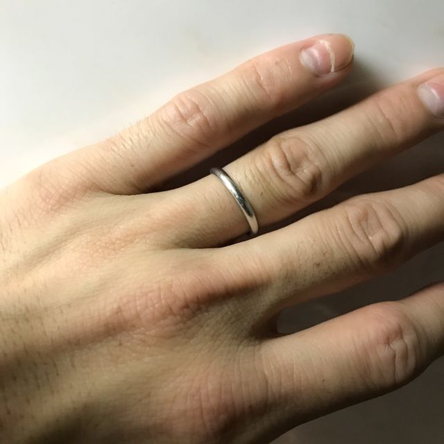 【カルティエ(Cartier)の口コミ】 デザインや太さなど当初はかなり迷いましたが、長年の使用を考えてシンプ…