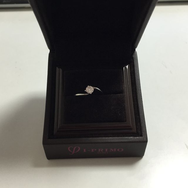 【アイプリモ(I-PRIMO)の口コミ】 ダイヤモンドの下のほうから光がはいるデザインになっており、輝きがとて…