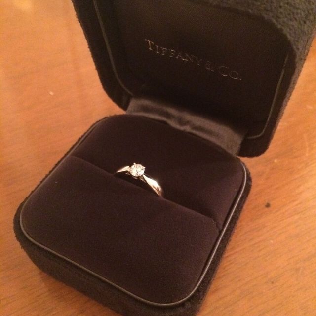 【ティファニー(Tiffany & Co.)の口コミ】 シンプルでダイヤの輝きが美しかった。他のブランドも見に行ったが、ティ…