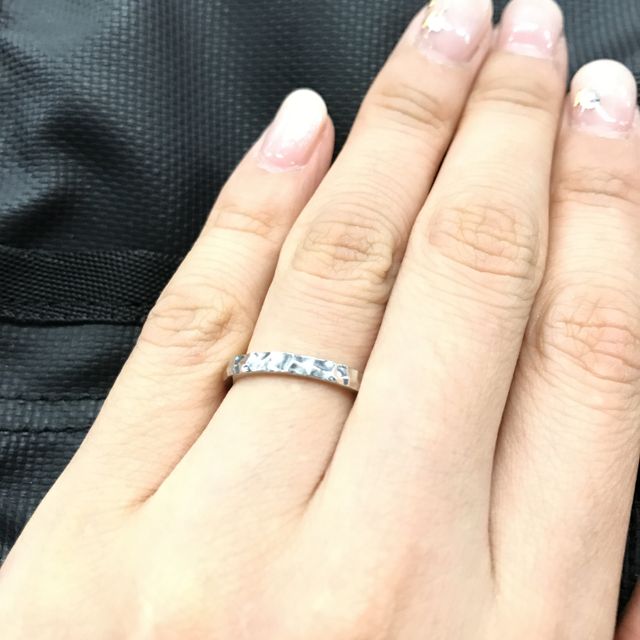 【Ecety(エスティ)の口コミ】 オーダーリングで自分達の要望を組んで作ってもらいました。
型から作るの…