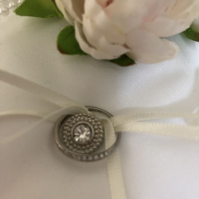 【Mariage ent(マリアージュエント)の口コミ】 何軒か指輪をみにまわっていましたが、ピンとくるものがなく決め兼ねてい…