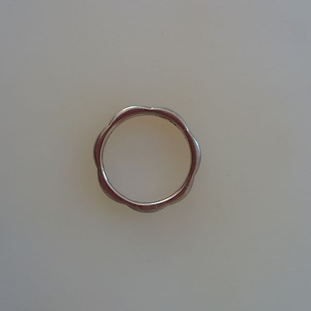 【サマンサシルヴァブライダルの口コミ】 同じいちごの花をイメージしたエンゲージリングを購入していたので、迷わ…