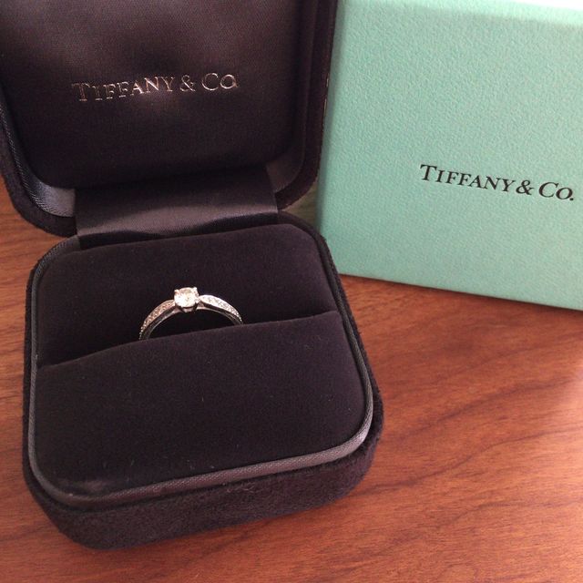 【ティファニー(Tiffany & Co.)の口コミ】 人と少し違ったデザインの指輪が欲しく色々とブランド店を探しまわりまし…