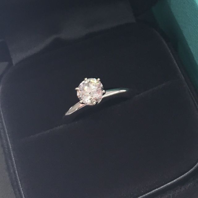 【ティファニー(Tiffany & Co.)の口コミ】 婚約指輪はティファニーの一粒ダイヤの指輪がいいなと漠然と思っていまし…