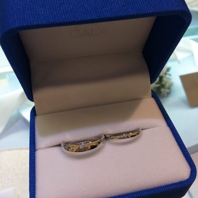 【GALA JEWELRY(ガラジュエリー)の口コミ】 婚約指輪が有名ブランドのものだったため、初めは結婚指輪も同じブランド…