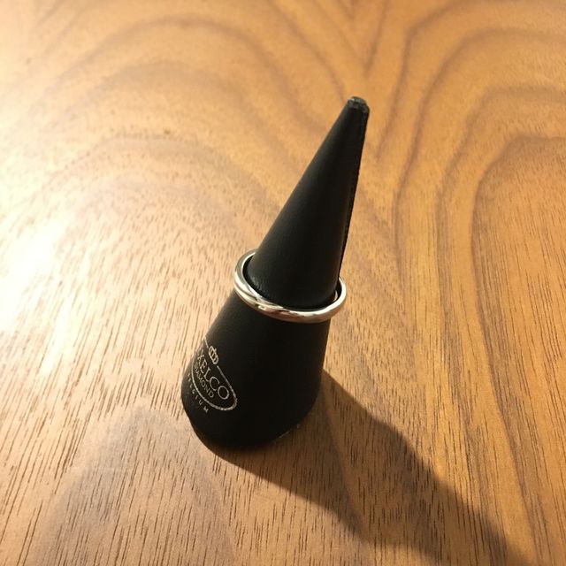 【エクセルコダイヤモンド(EXELCO DIAMOND)の口コミ】 指にしっくりくる感じに驚きました。
デザインもただのストーレトではなく…