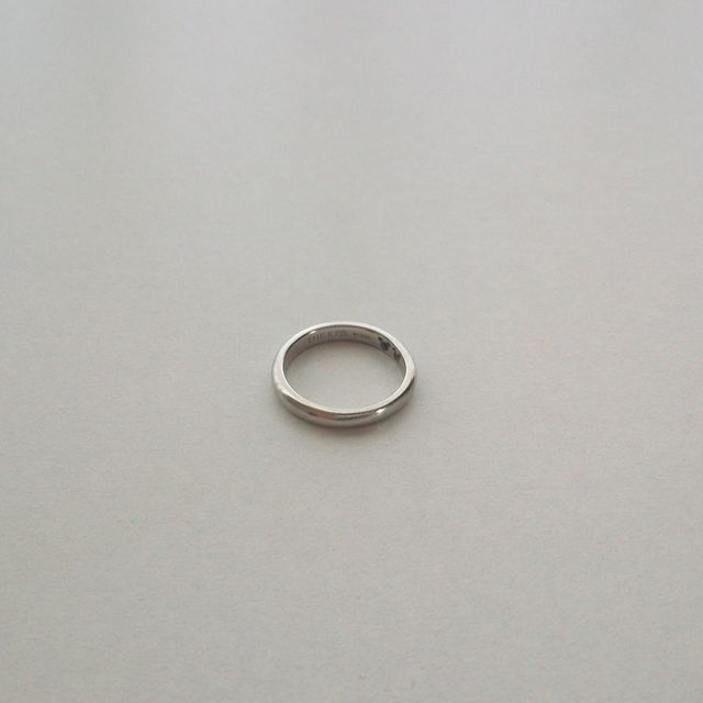 【THE KISS(ザ・キッス)の口コミ】 指につけていて違和感のない細身なタイプのリングで、ずっとつけていても…