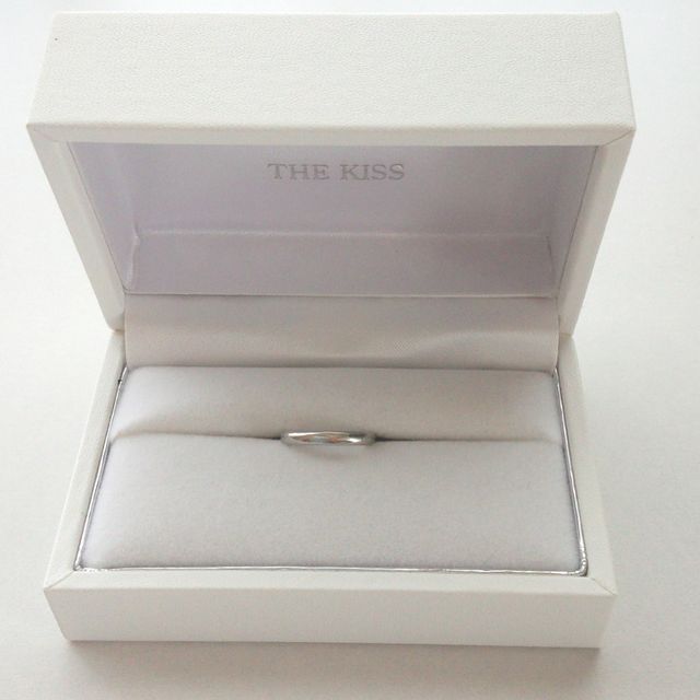 【THE KISS(ザ・キッス)の口コミ】 指につけていて違和感のない細身なタイプのリングで、ずっとつけていても…