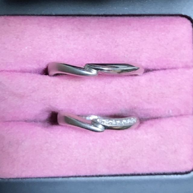 【SONARE(ソナーレ)の口コミ】 婚約指輪が少しウェーブかかっていたので、重ね付けのことも考えて希望し…