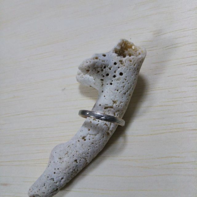 【Only You(オンリーユー)の口コミ】 一番の決め手は、つけ心地です
エッジの丸くカットしてあり、はめる時に引…