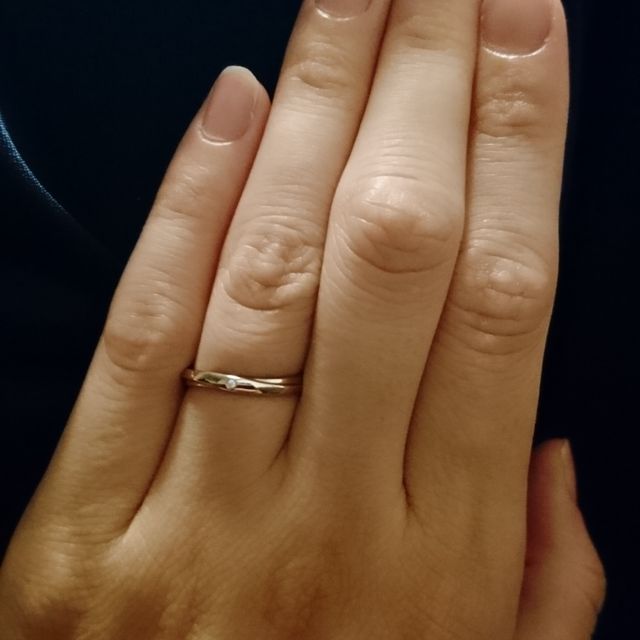 【Honey Bride(ハニーブライド)の口コミ】 シンプルで細めで少し丸みをおびた形のものを希望していました。数あるブ…