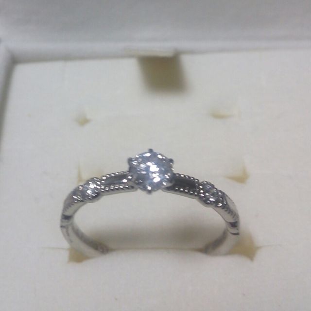 【CHER LUV(シェールラブ)の口コミ】 まず店内全ての中から気に入ったデザインを抜粋しました。最初は10点ほど…