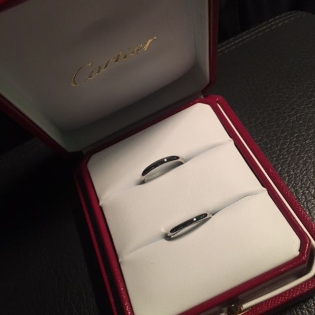 【カルティエ(Cartier)の口コミ】 エンゲージにはパヴェ付きを選んだので、マリッジリングは本当にシンプル…
