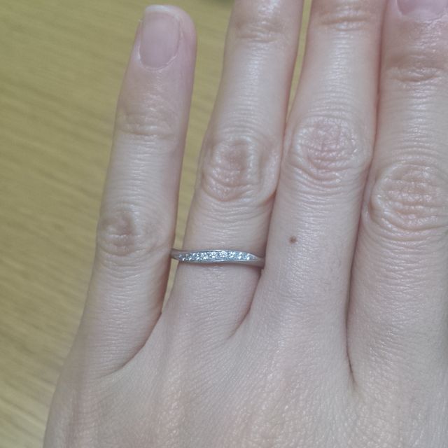 【TASAKI(タサキ)の口コミ】 シンプルながらウェーブのあるラインに惹かれました。私は指が細いので、…