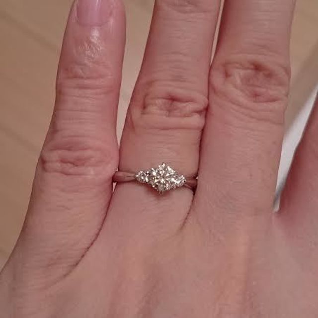 【ジュエリーツツミ(JEWELRY TSUTSUMI)の口コミ】 この指輪に出会ってからも、比較のため銀座の有名店舗やダイヤのルースま…