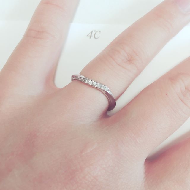 【4℃ BRIDAL(ヨンドシーブライダル)の口コミ】 初めは、プラチナでなくピンクゴールドなど色味重視していましたが、商品…
