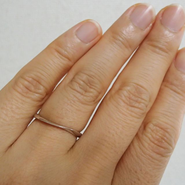 【Tis(ティス)の口コミ】 金属アレルギーでは無いですが、手に軽いアレルギーがあるので、お医者さ…