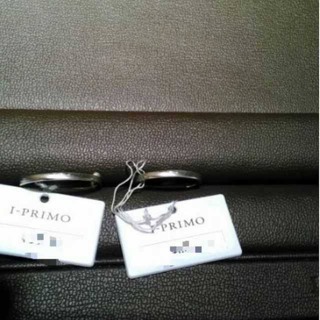 【アイプリモ(I-PRIMO)の口コミ】 婚約指輪と同じストレートタイプを探していました。
今回試着したものはシ…