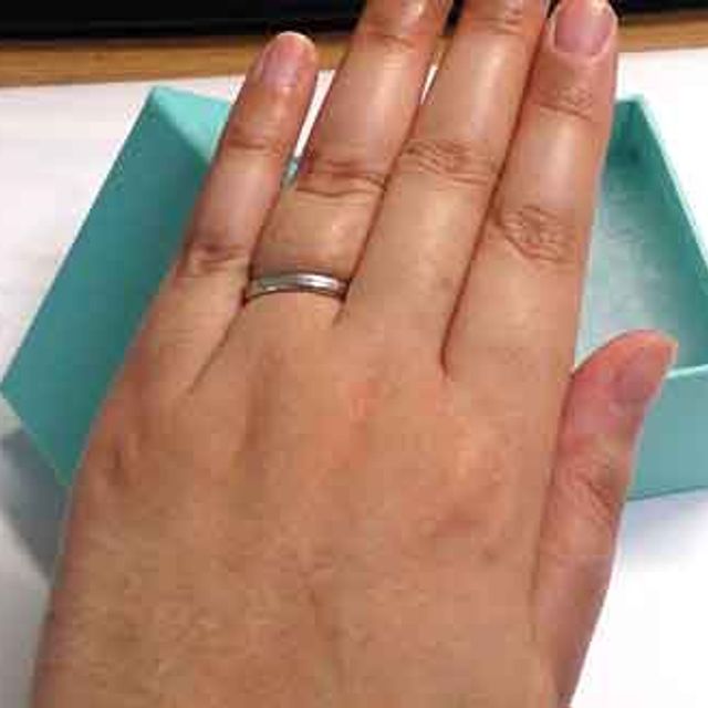 【ティファニー(Tiffany & Co.)の口コミ】 婚約指輪を購入しないので結婚指輪に
ダイアモンドがついているものを選び…