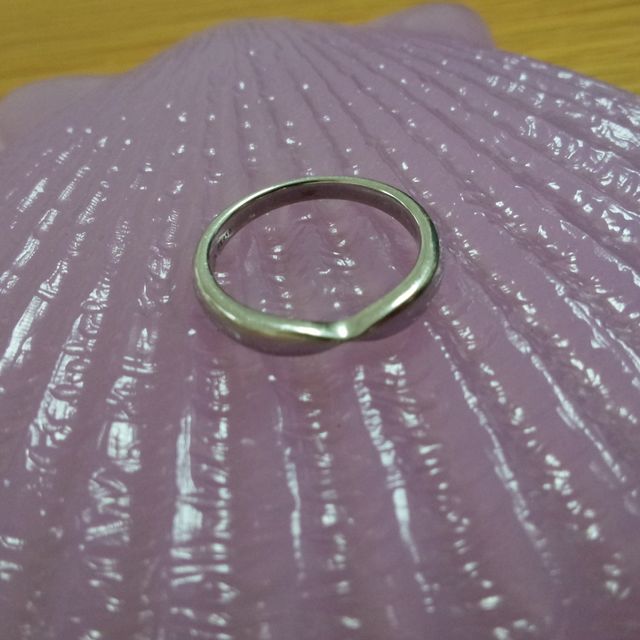 【ティファニー(Tiffany & Co.)の口コミ】 ありふれたデザインではないものを探していました。たまたまこの指輪が発…