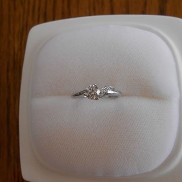 【俄(にわか)の口コミ】 地味婚にしようと思っていたので、婚約指輪もなくてもよいかと思っていま…