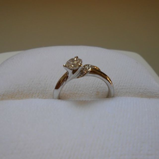 【俄(にわか)の口コミ】 地味婚にしようと思っていたので、婚約指輪もなくてもよいかと思っていま…