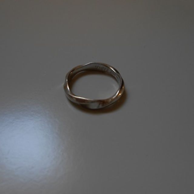 【俄(にわか)の口コミ】 日常使うものなので、石の入っていない固いプラチナ925が希望でした。でも…