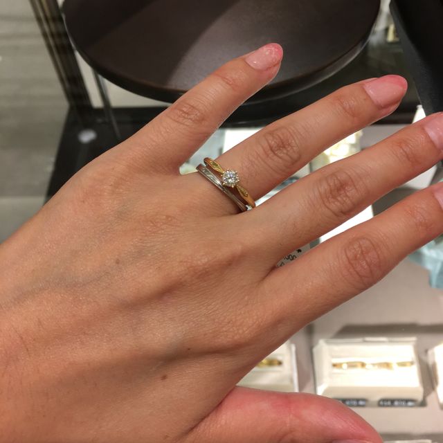 【agete(アガット)の口コミ】 プラチナとゴールドが使われており、とてもおしゃれです。またシンプルな…