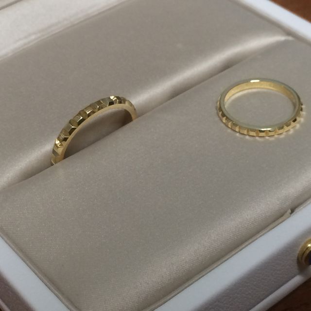 【ブシュロン(BOUCHERON)の口コミ】 表面の加工が特徴的です。宝石は入っていなくても、キラキラ輝きます。結…