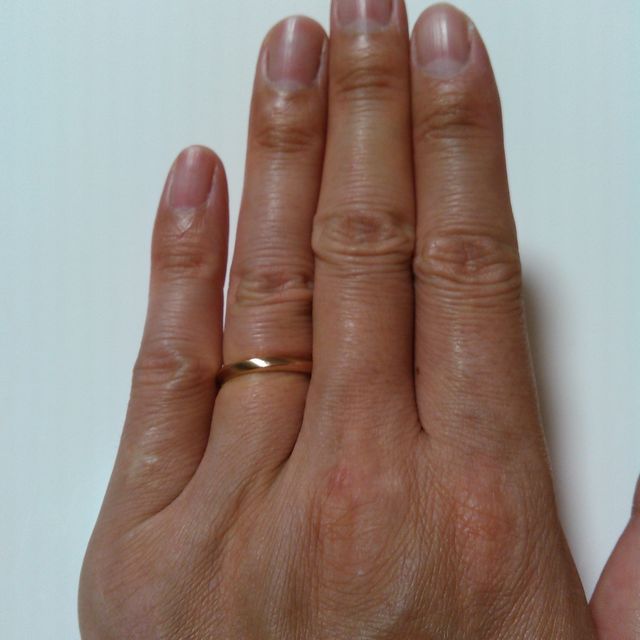 【Love Bond(ラブボンド)の口コミ】 妻が選んだ商品のペアリングでは、付けた時に自分の指の太さや肌の色に合…