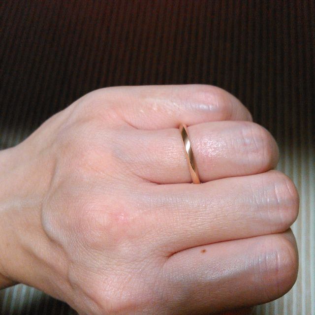 【Love Bond(ラブボンド)の口コミ】 妻が選んだ商品のペアリングでは、付けた時に自分の指の太さや肌の色に合…