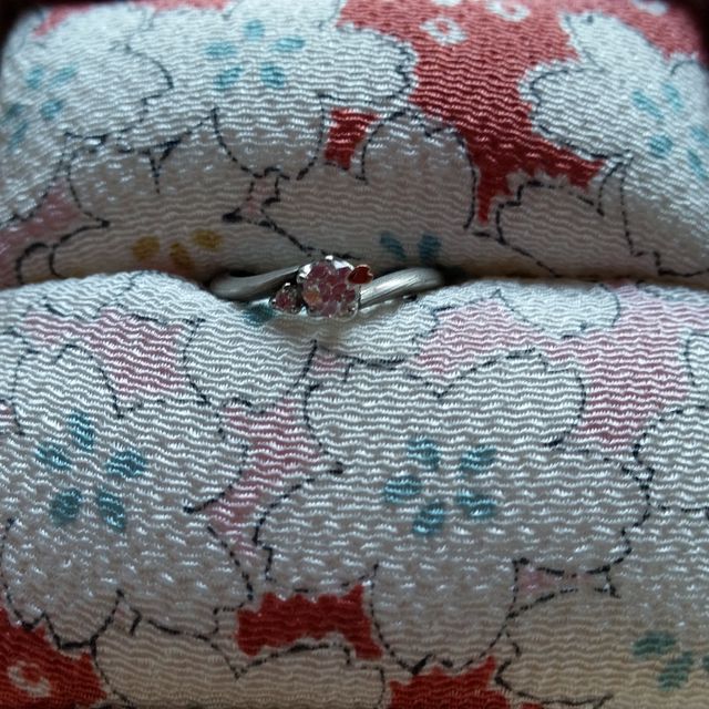 【杢目金屋(もくめがねや)の口コミ】 はじめは別のブランドも検討していましたが、彼も私も日本的なものが大好…