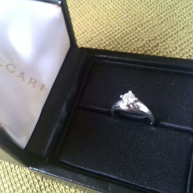 【ブルガリ(BVLGARI)の口コミ】 このブルガリ、コロナシリーズは独特なカーブがデザインの特徴です。
ミル…