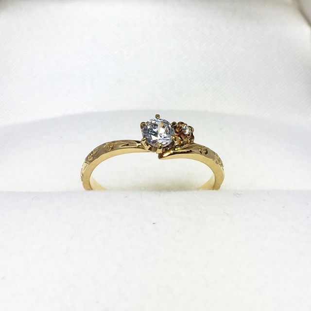 【PRIVATE BEACH(プライベートビーチ)の口コミ】 婚約指輪はいいといわれてはいたのですがどうしても贈りたいと思い、彼女…