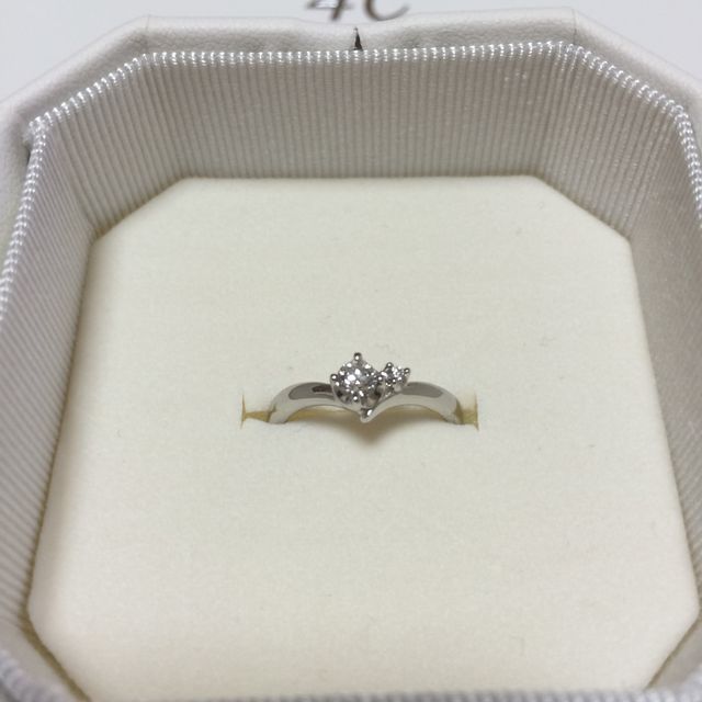 【4℃ BRIDAL(ヨンドシーブライダル)の口コミ】 普段つけられる指輪を選びました。
幼い頃からカモメの形にはあこがれがあ…