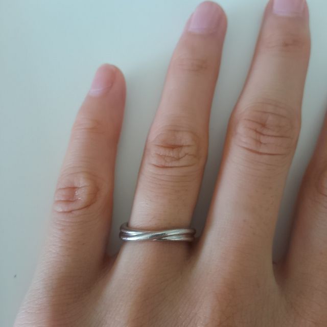 【TILLA EARTH(ティーラアース)の口コミ】 　ごてっとしておらず、細い指の私にぴったりだなと思って購入しました。
…