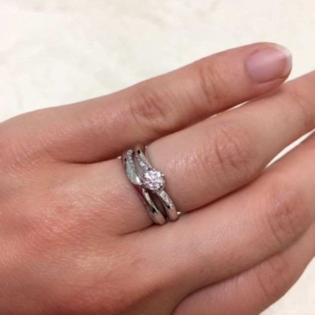 【4℃ BRIDAL(ヨンドシーブライダル)の口コミ】 指輪の決め手は直観でした。
たくさんの指輪から一つを選ぶのは大変だなと…